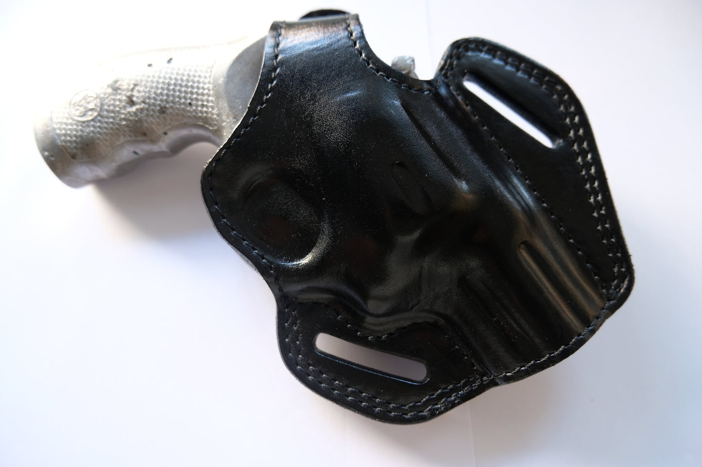 Leather OWB  Holster For Smith and Wesson Model 69 Combat 44 Magnum 2.5 inch