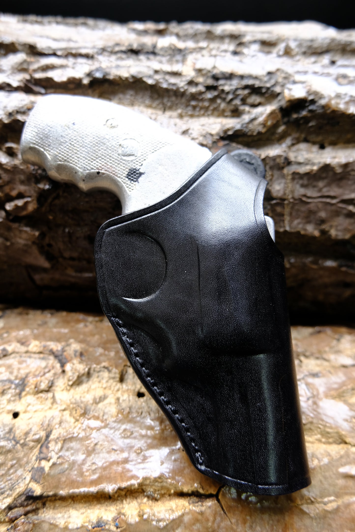 Thumb Break Leather OWB Holster: Charter Arms Bulldog Standard .44 S&W 2.5" Barrel 5 Shot